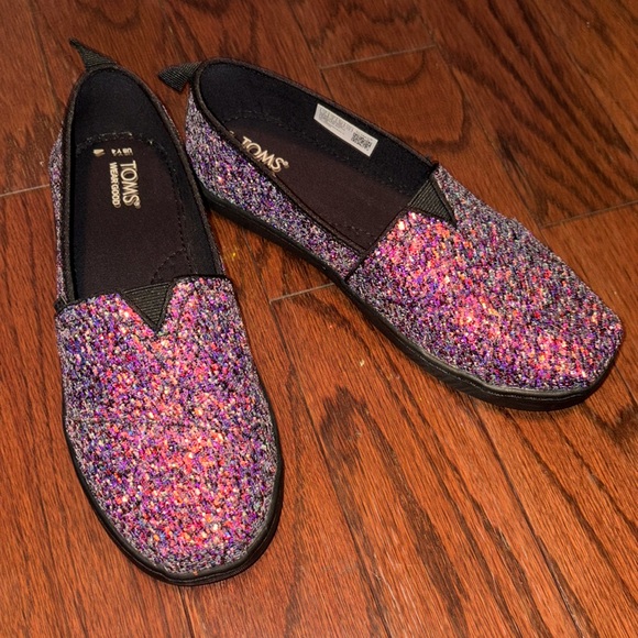 New in box - kids black chunky glitter ✨ Tom’s slides in size 4 youth. - Picture 2 of 9